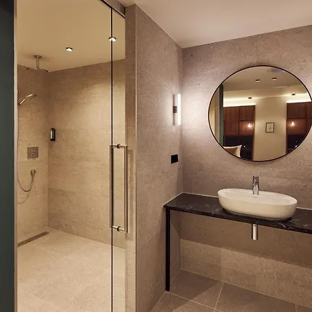 Met 4* أمستردام